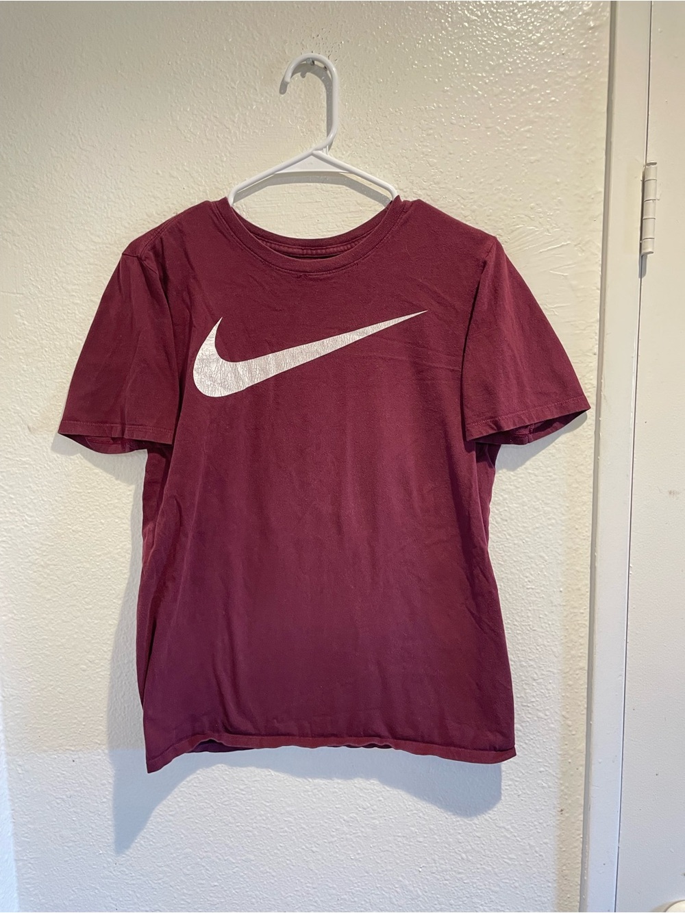 Nike Athletic Cut Maroon Big Swoosh Graphic Tee Short Sleeve Shirt Small